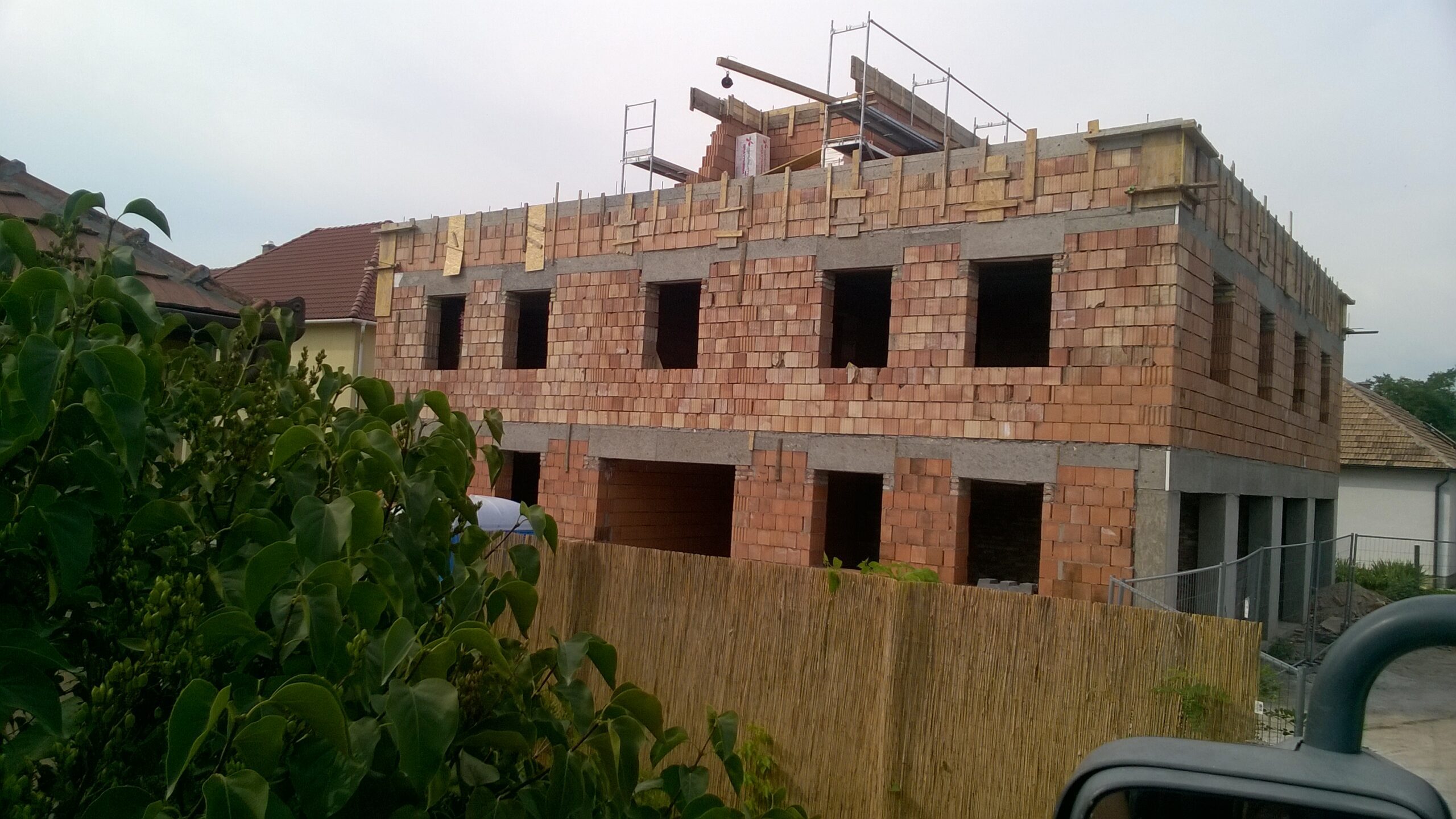 Kunszentmiklós öt lakásos társasház betonozás