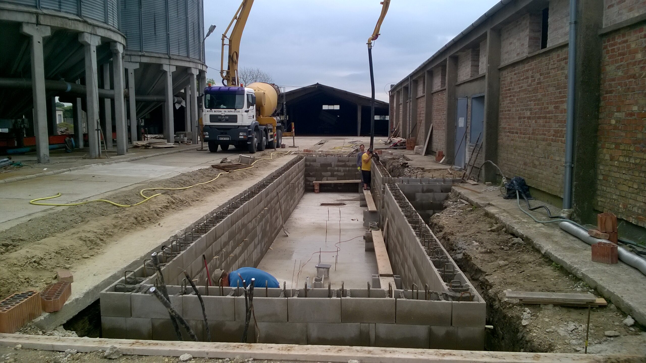 Kiskunlacháza Mérlegtest betonozás 